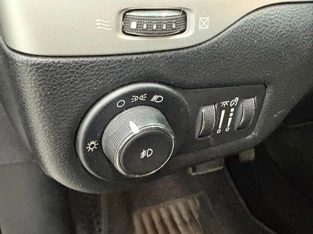 Used 2014 Jeep Cherokee Latitude AWD/4WD image 14