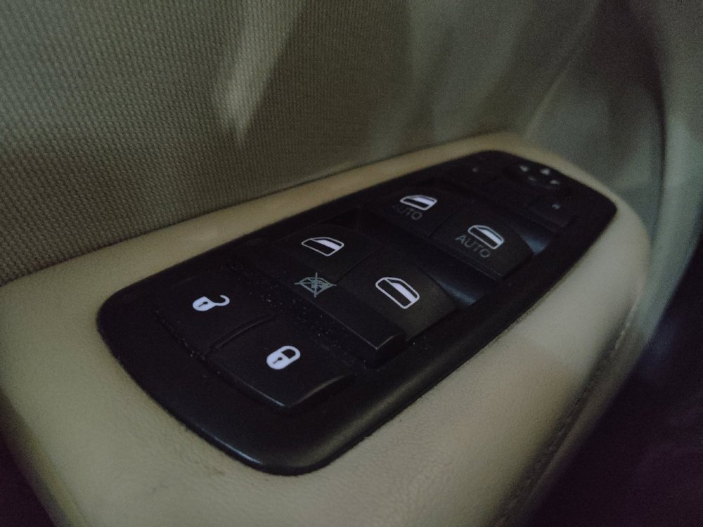 Used 2015 Chrysler 200 Limited w/ Convenience Group FWD image 27