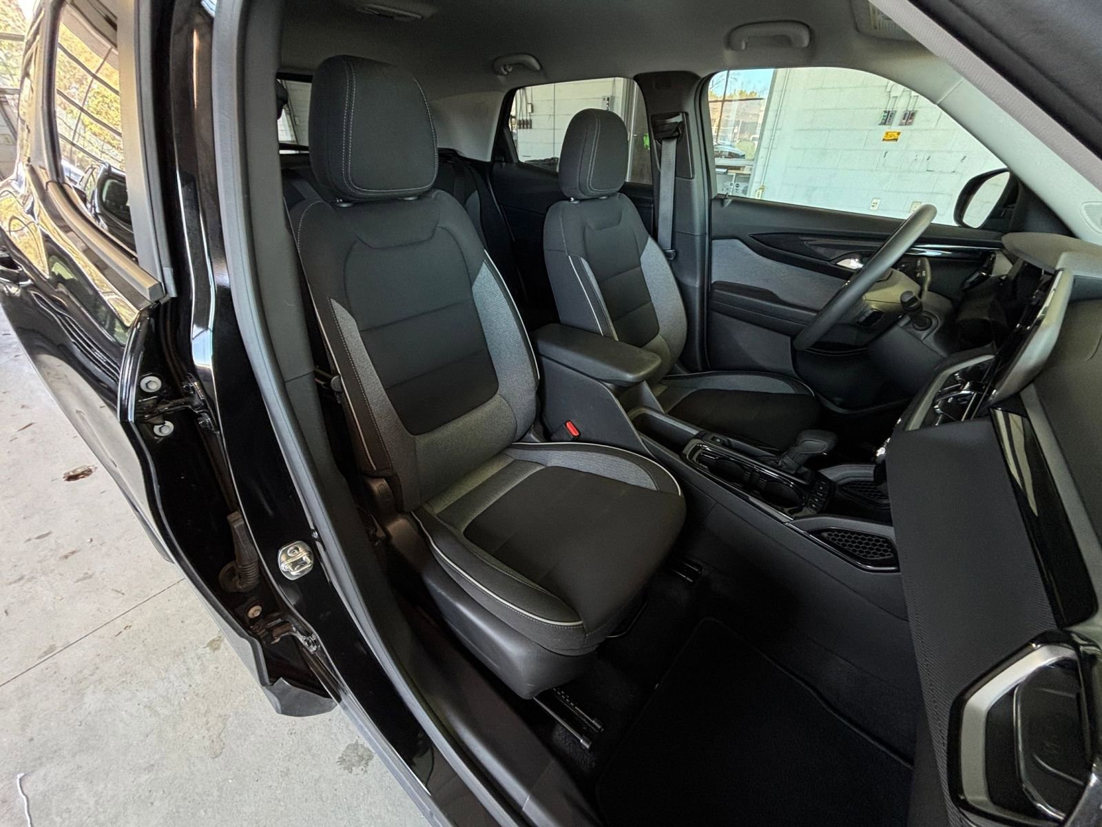 Used 2025 Chevrolet TrailBlazer LT FWD image 40