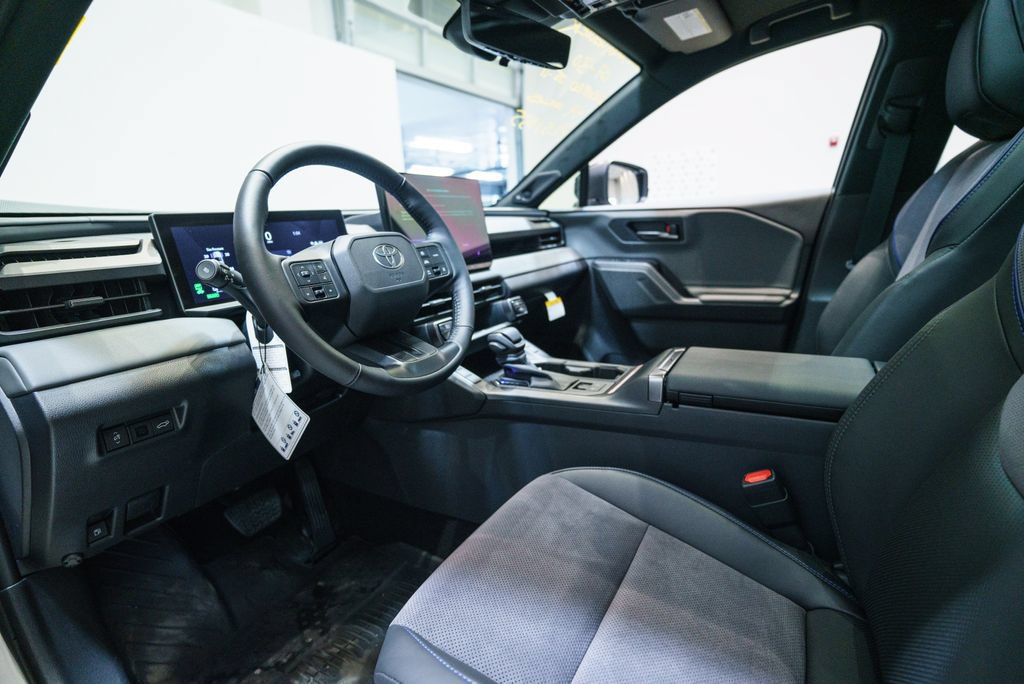 Used 2025 Toyota Grand Highlander AWD image 13