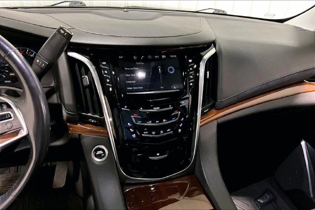 Used 2019 Cadillac Escalade ESV Luxury AWD/4WD image 15
