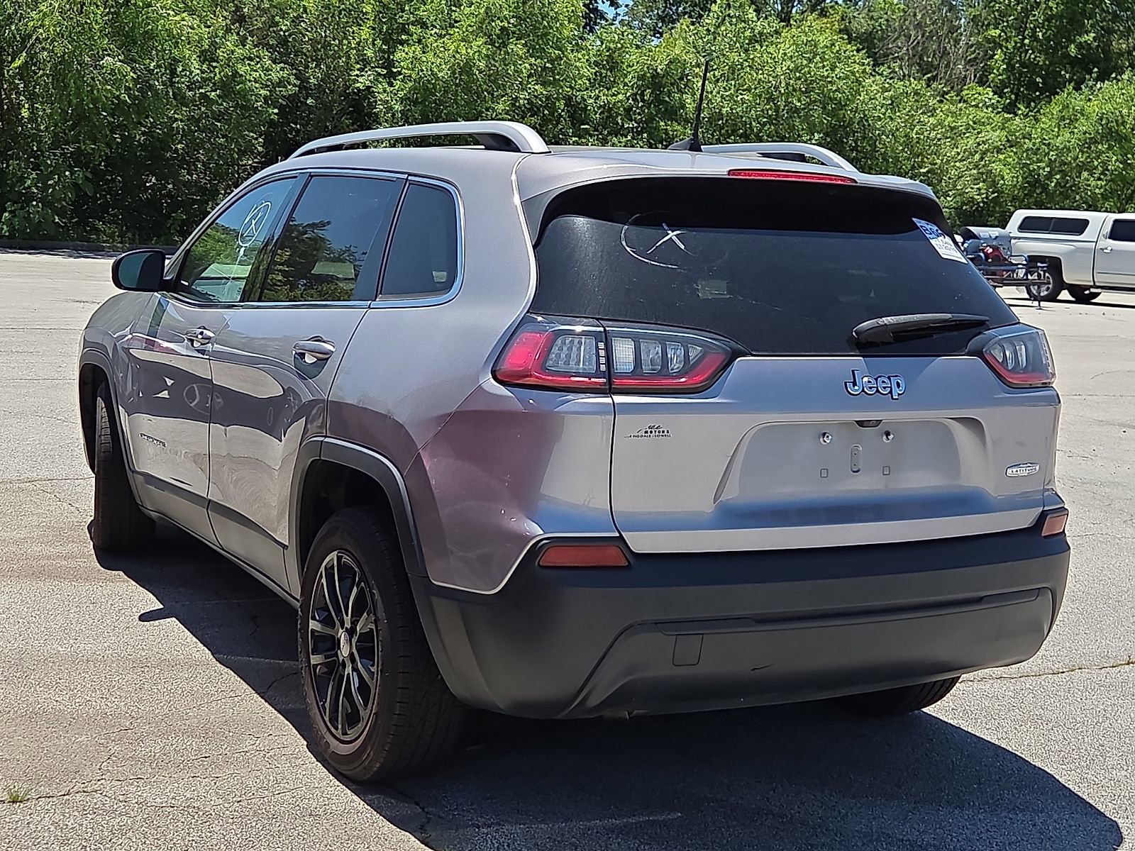 Used 2019 Jeep Cherokee Latitude Plus FWD image 3