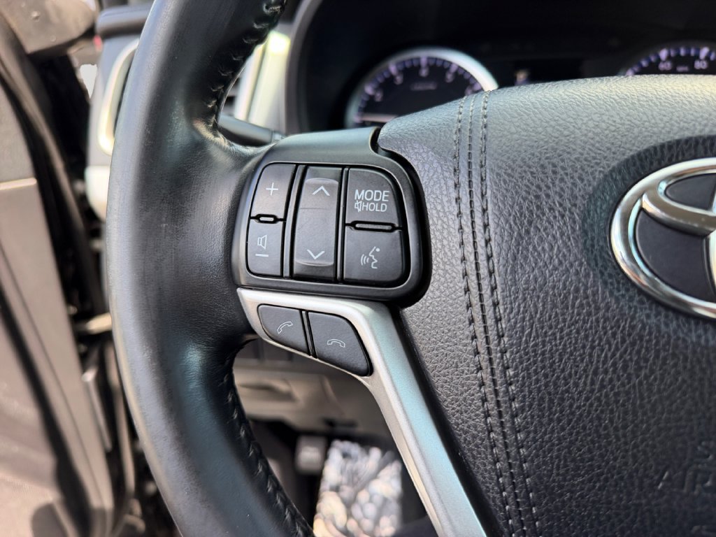 Used 2017 Toyota Highlander Plus FWD image 20