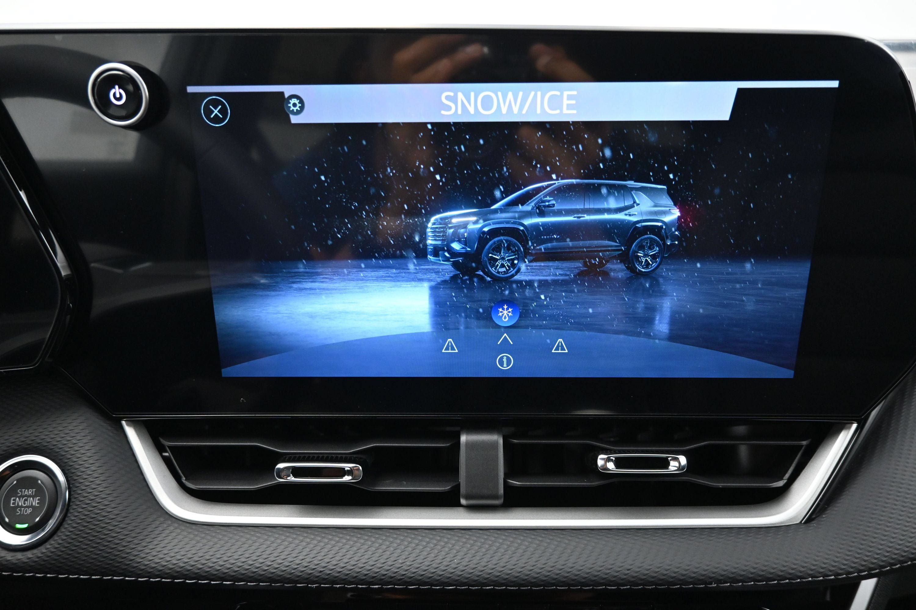 New 2027 Chevrolet Equinox LT w/ Convenience Package II FWD image 23