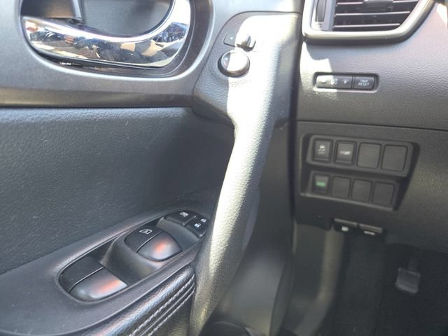 Used 2015 Nissan Rogue S FWD image 18