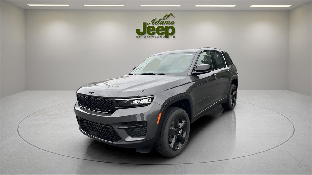 New 2025 Jeep Grand Cherokee Altitude image 2