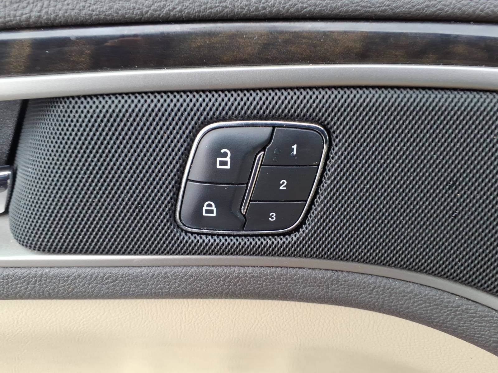 Used 2013 Lincoln MKZ FWD image 16