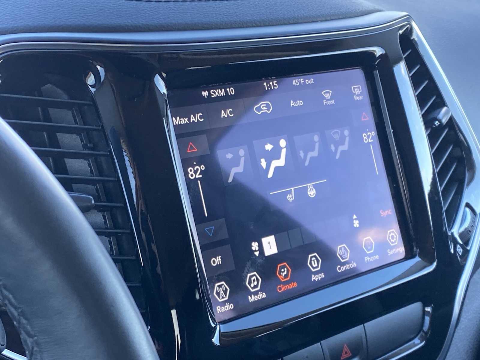 Used 2019 Jeep Cherokee Limited image 27