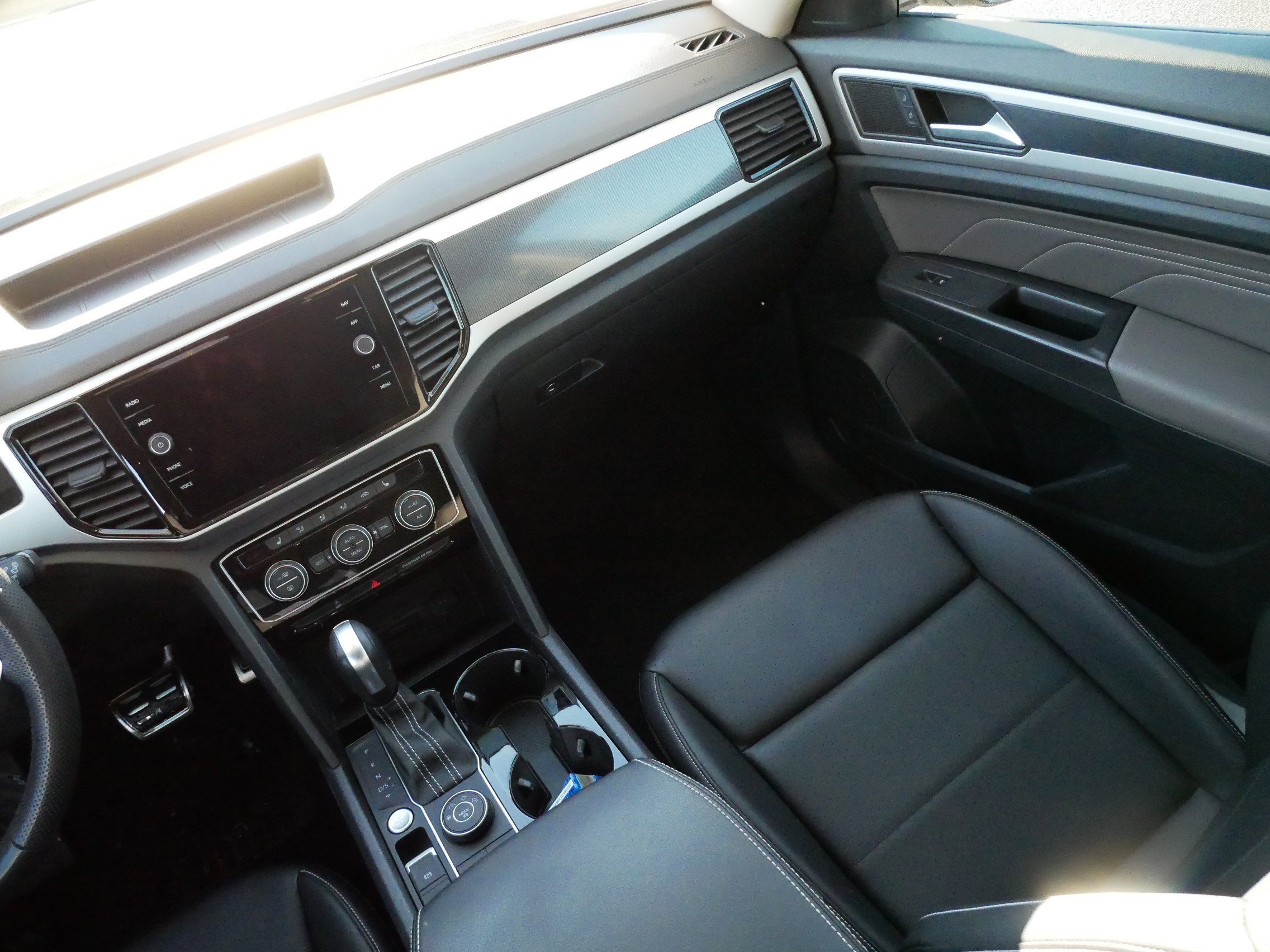 Certified 2023 Volkswagen Atlas SEL R-Line image 11