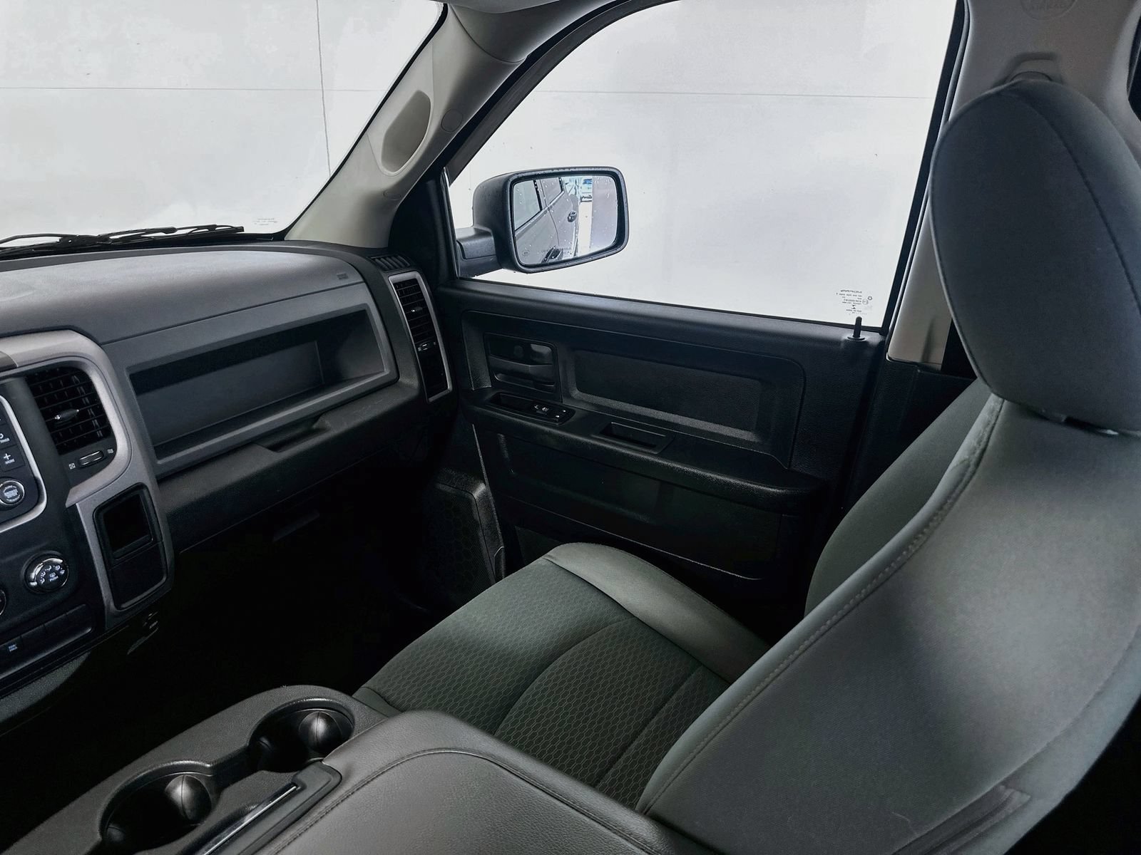 Used 2014 RAM 1500 Express RWD image 21