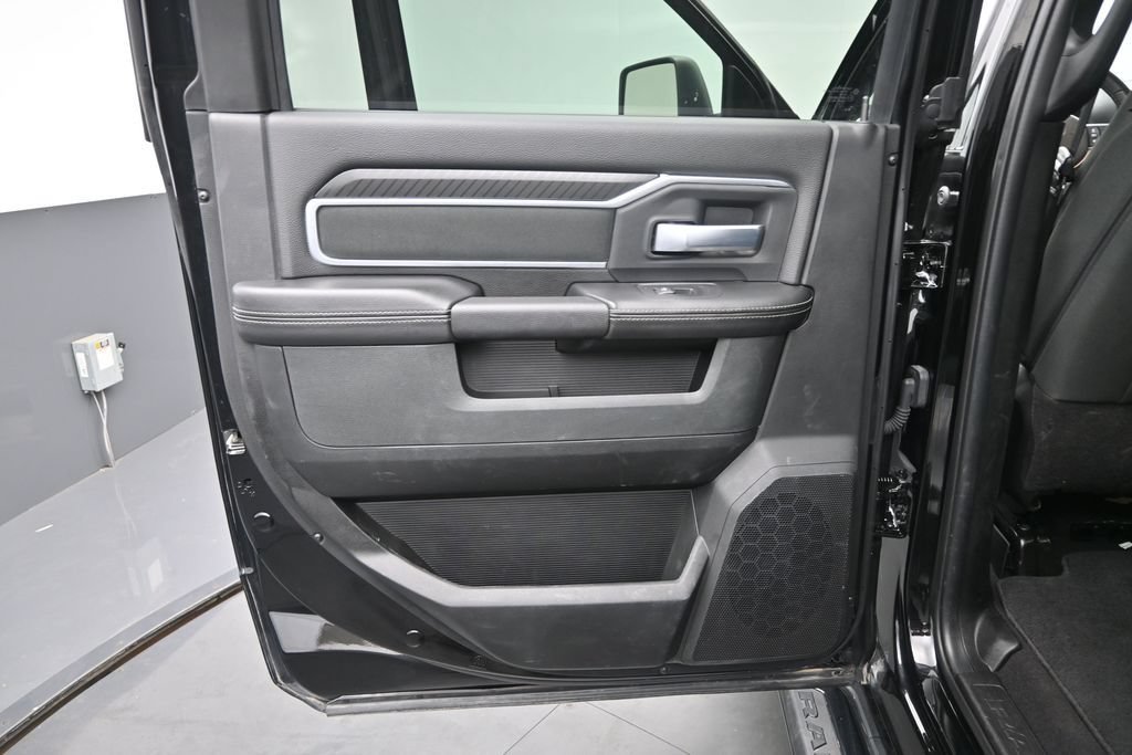 Used 2025 RAM 2500 Big Horn AWD/4WD image 13