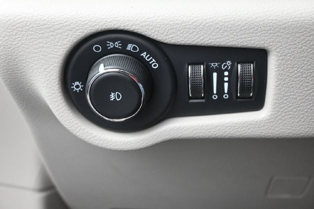 Used 2024 Chrysler Pacifica Touring-L FWD image 25