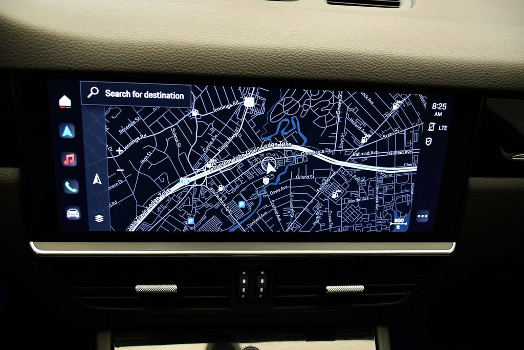 Used 2022 Porsche Cayenne image 30