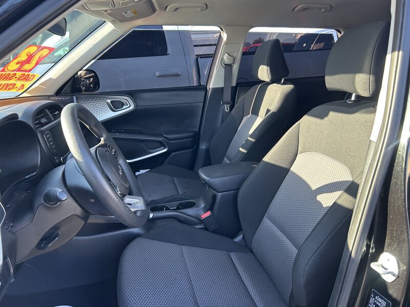 Used 2023 Kia Soul LX FWD image 9