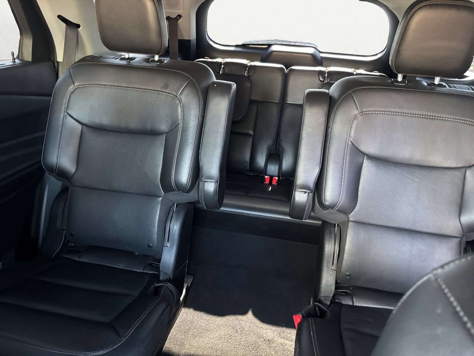 Used 2023 Ford Explorer Limited w/ Equipment Group 301A RWD image 11