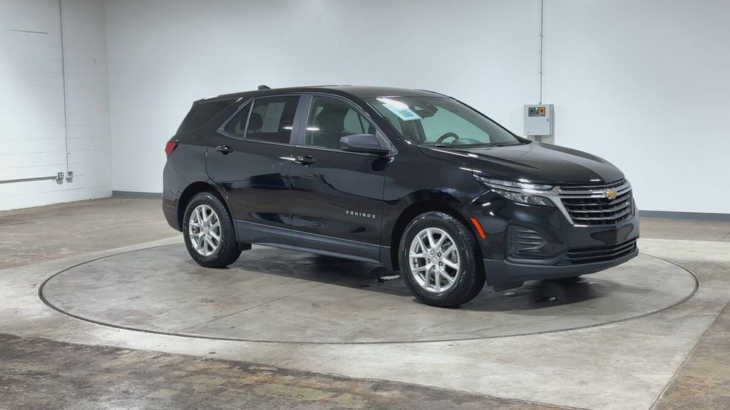 Used 2022 Chevrolet Equinox LS FWD image 2