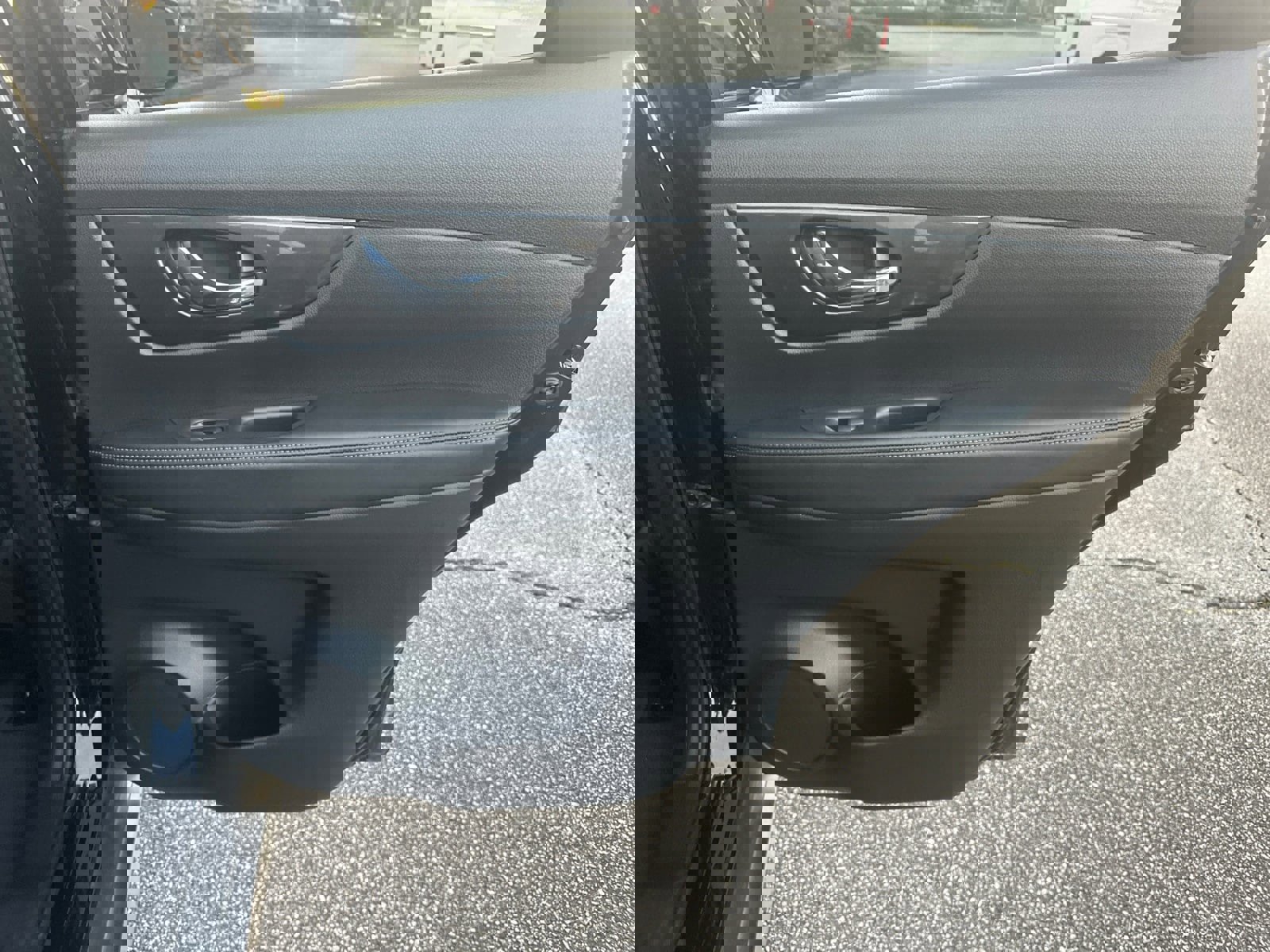 Used 2020 Nissan Rogue SV image 16