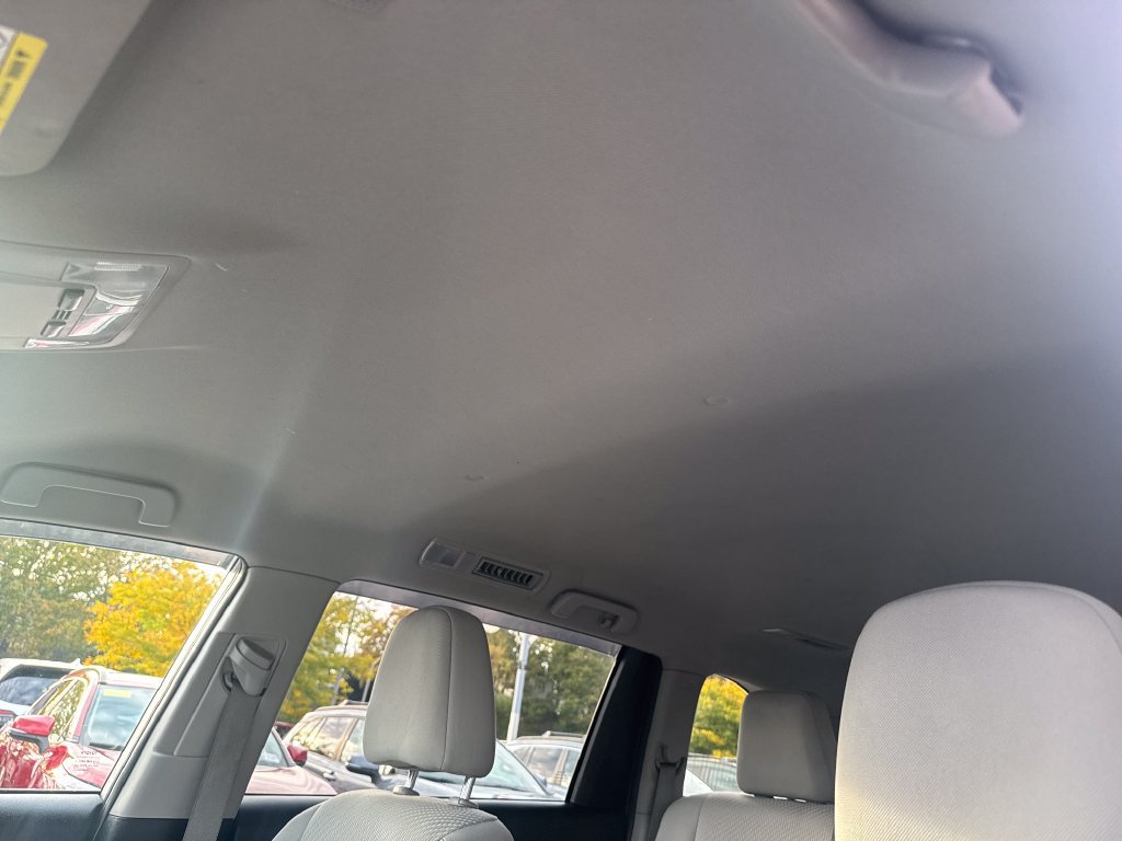 Used 2019 Toyota Highlander LE AWD/4WD image 16