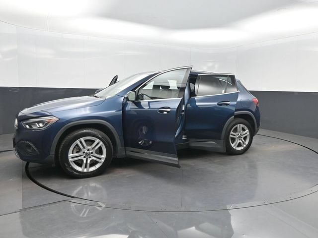 Used 2023 Mercedes-Benz GLA 250 4MATIC w/ Premium Package image 39