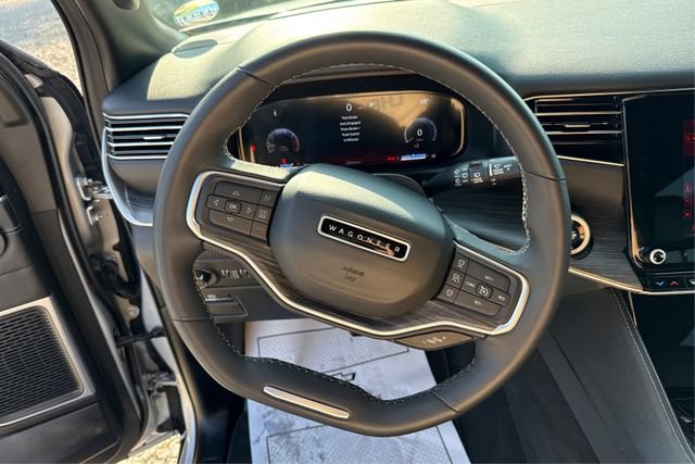 Used 2024 Jeep Wagoneer L Series III w/ Flexible Seating Group AWD/4WD image 16