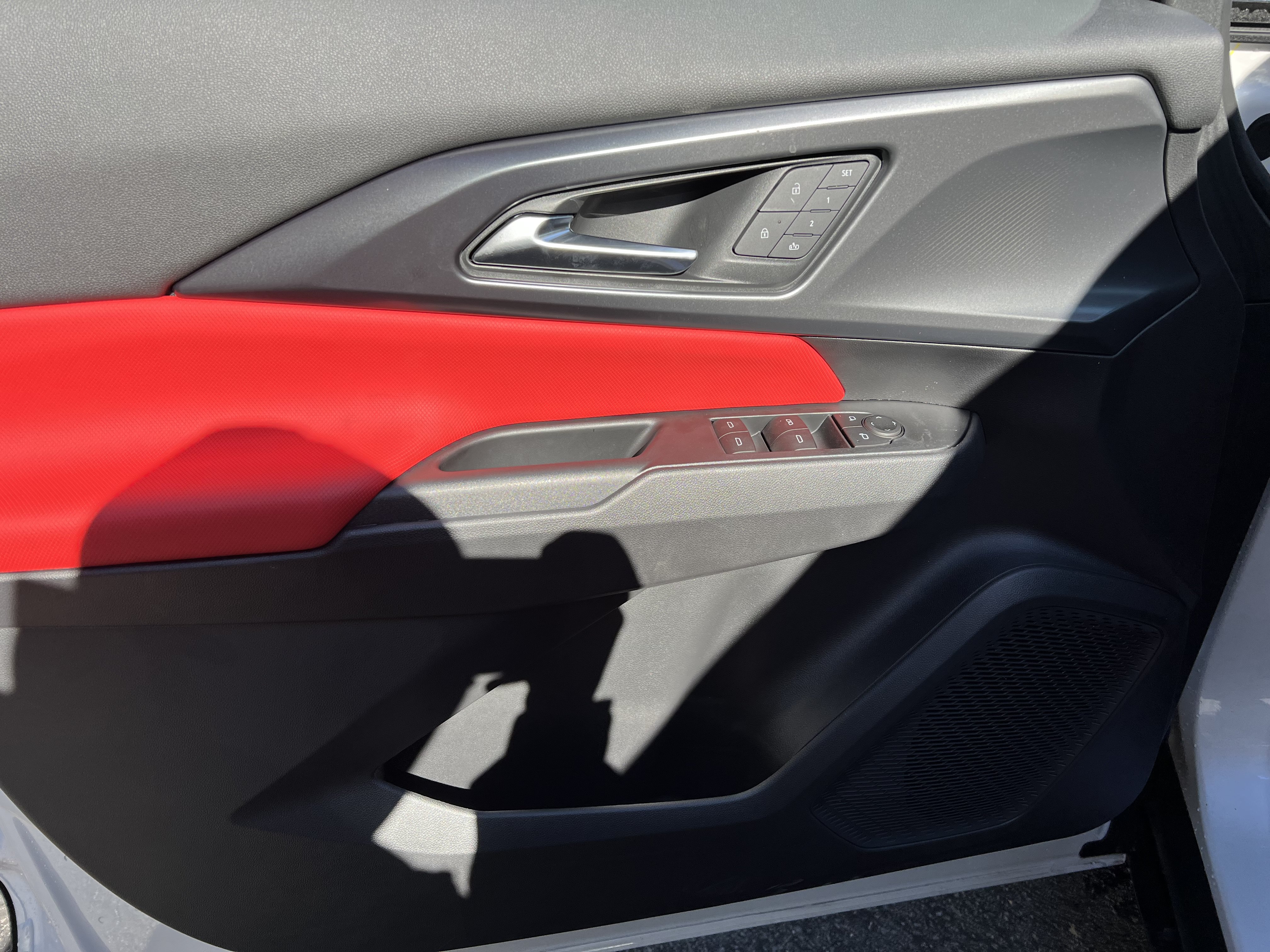 New 2025 Chevrolet Equinox EV RS w/ Active Safety Package 3 FWD image 17