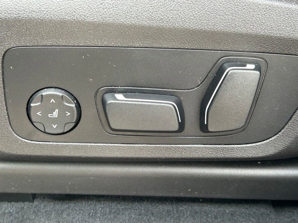 Used 2025 BMW X4 xDrive30i image 28