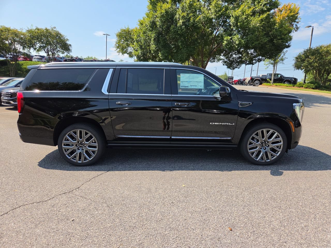 New 2026 GMC Yukon XL Denali Ultimate AWD/4WD image 9