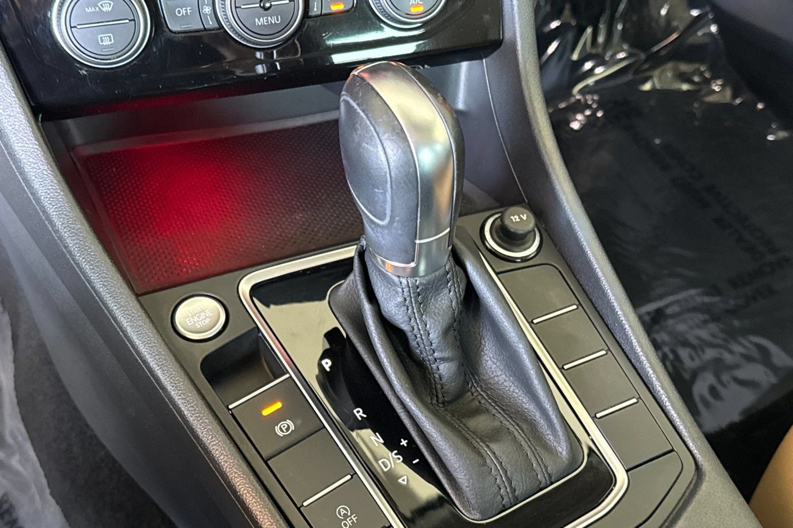 Used 2019 Volkswagen Jetta SEL w/ Cold Weather Package FWD image 20