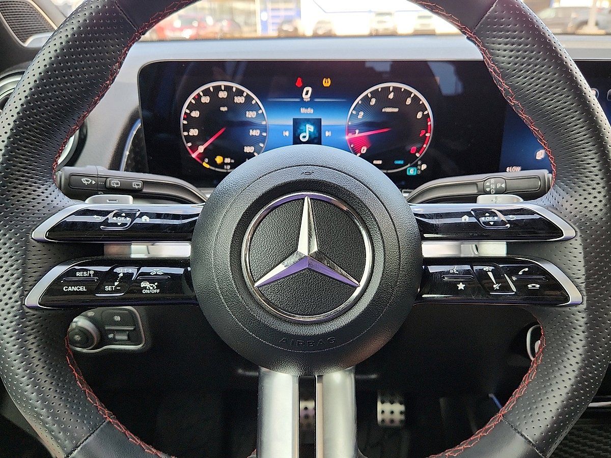 Used 2024 Mercedes-Benz GLB 250 w/ AMG Night Package image 11