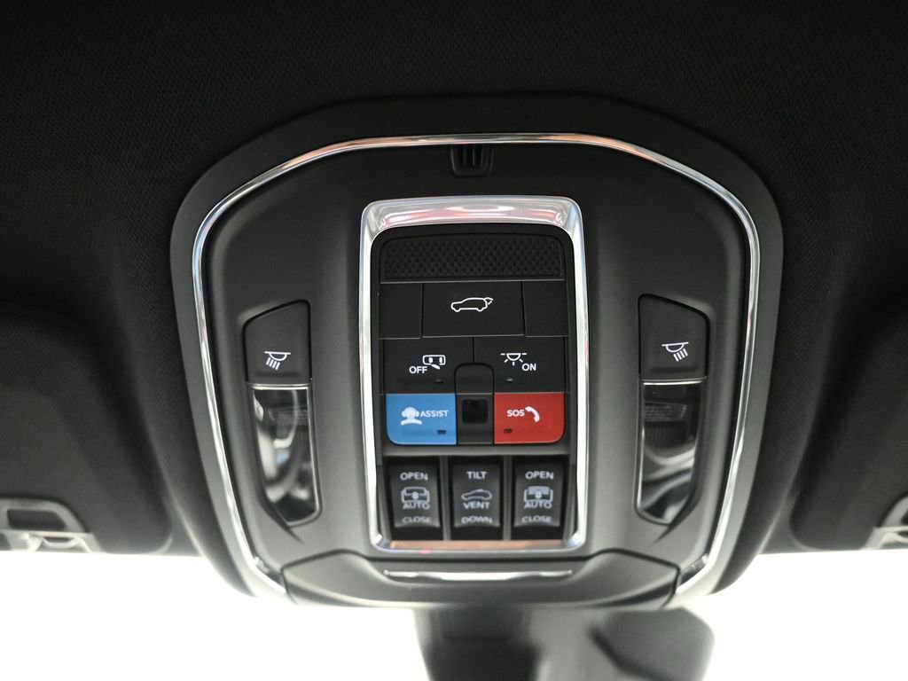 Used 2024 Jeep Grand Cherokee Trailhawk image 18