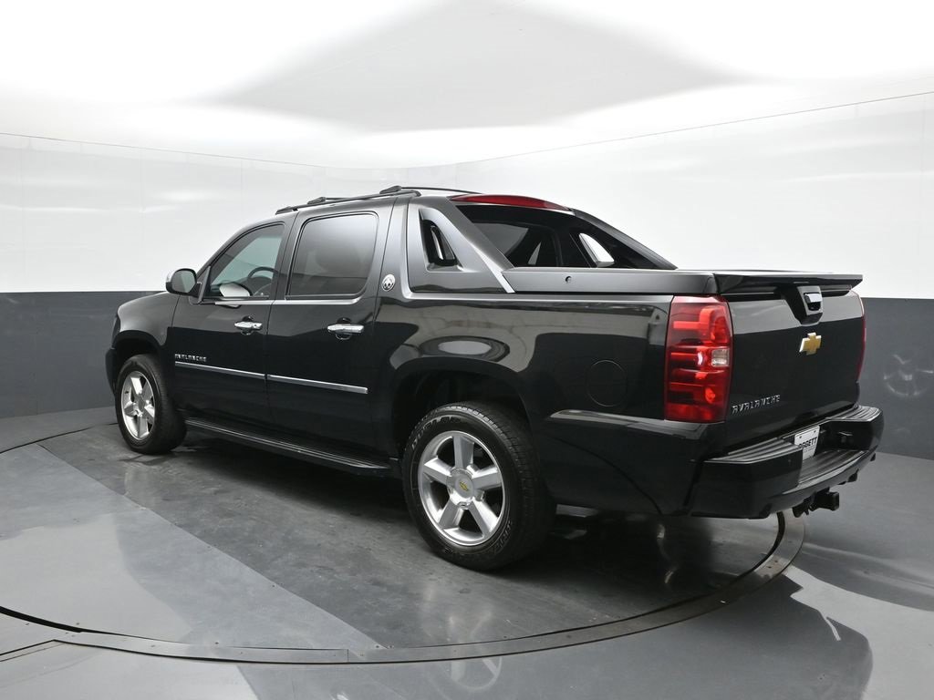 Used 2013 Chevrolet Avalanche LTZ image 5