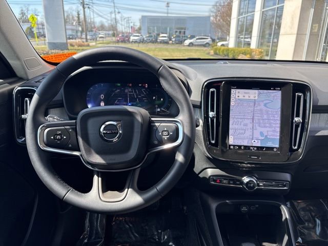 Used 2025 Volvo XC40 B5 Core image 19