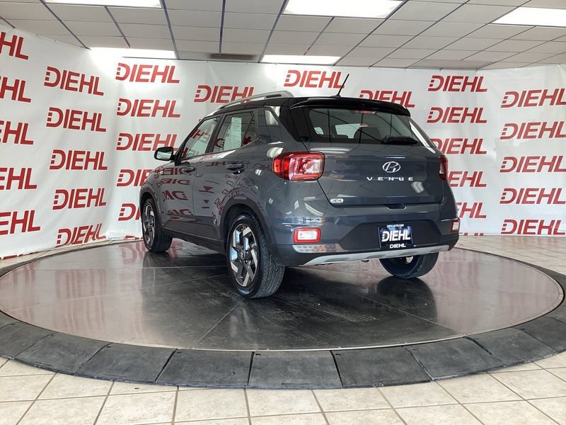 Used 2023 Hyundai Venue Limited FWD image 5