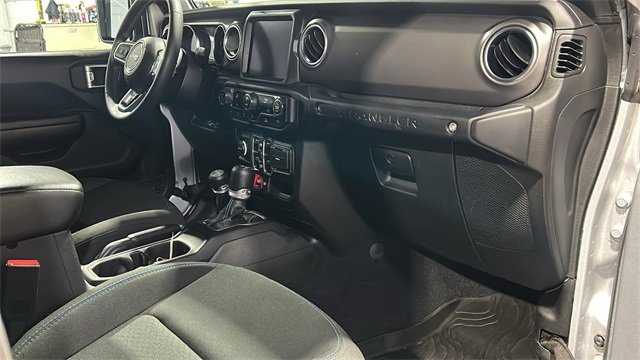 Used 2023 Jeep Wrangler Unlimited Rubicon 4xe image 13