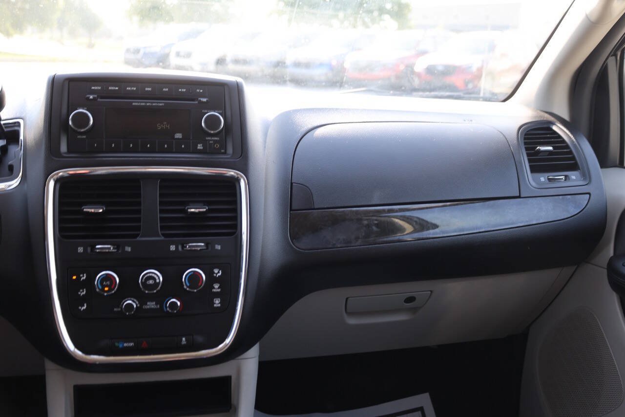 Used 2014 Dodge Grand Caravan SXT FWD image 25