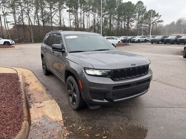 Used 2023 Jeep Grand Cherokee L Laredo image 8