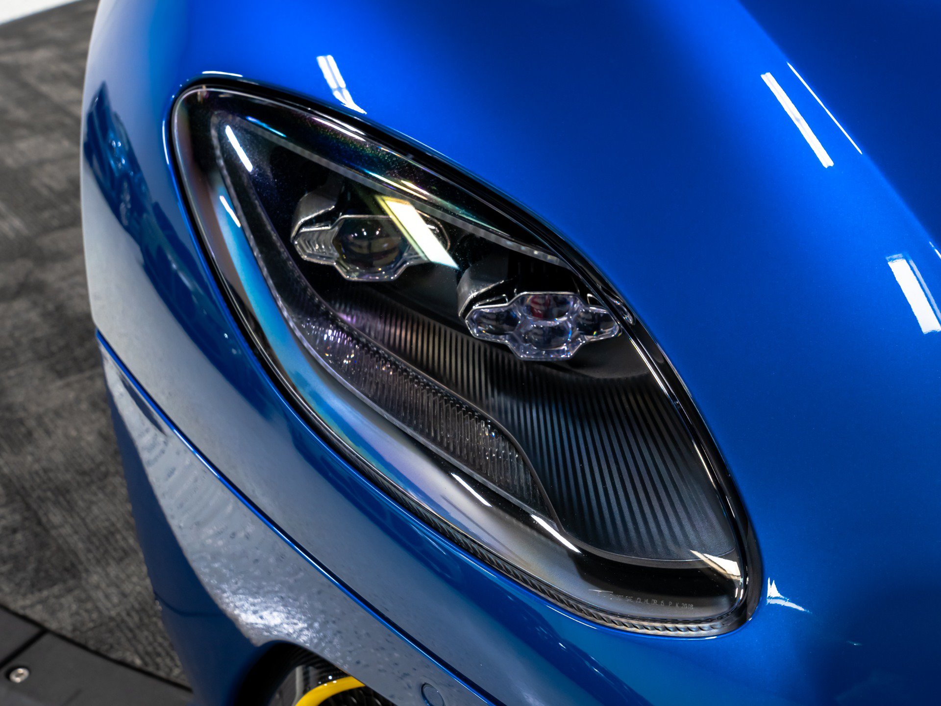 Used 2023 Aston Martin DBS Coupe RWD image 17