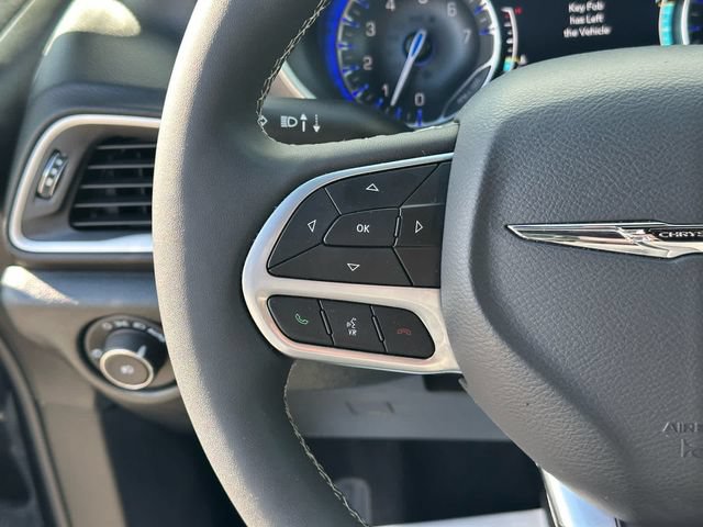 Used 2025 Chrysler Pacifica Select FWD image 14