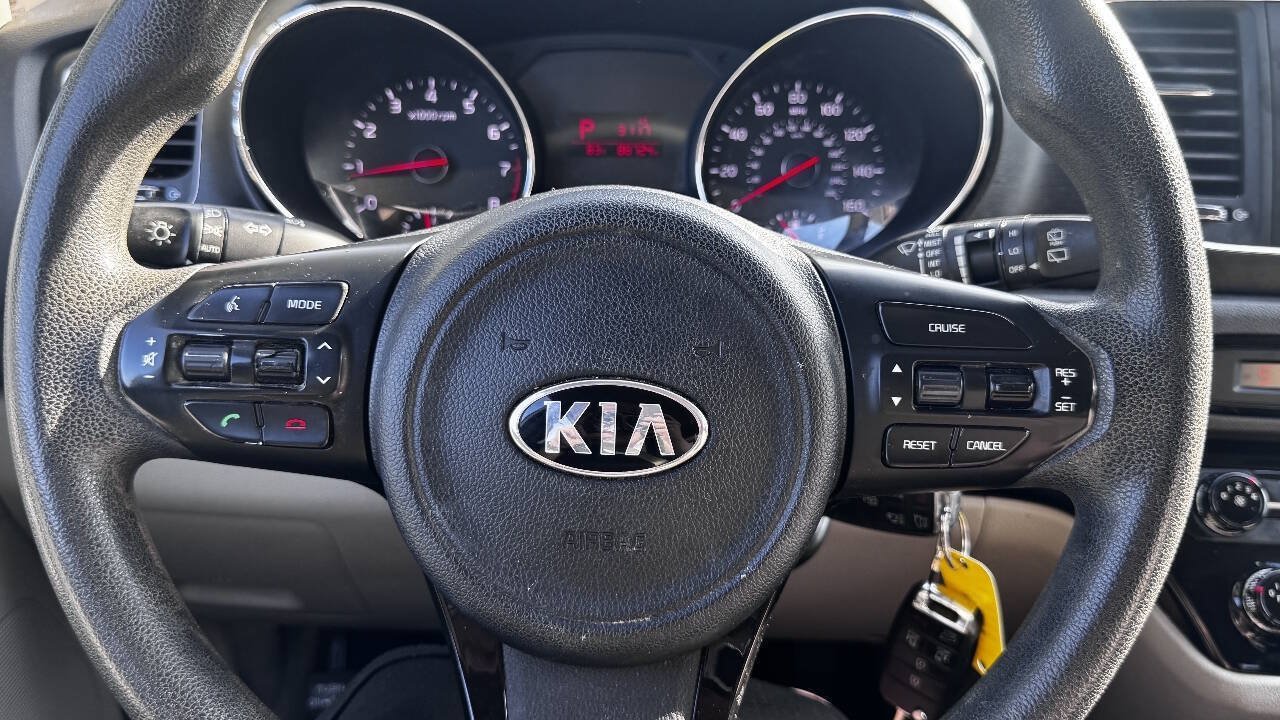 Used 2016 Kia Sedona LX w/ Option Group 020 FWD image 17