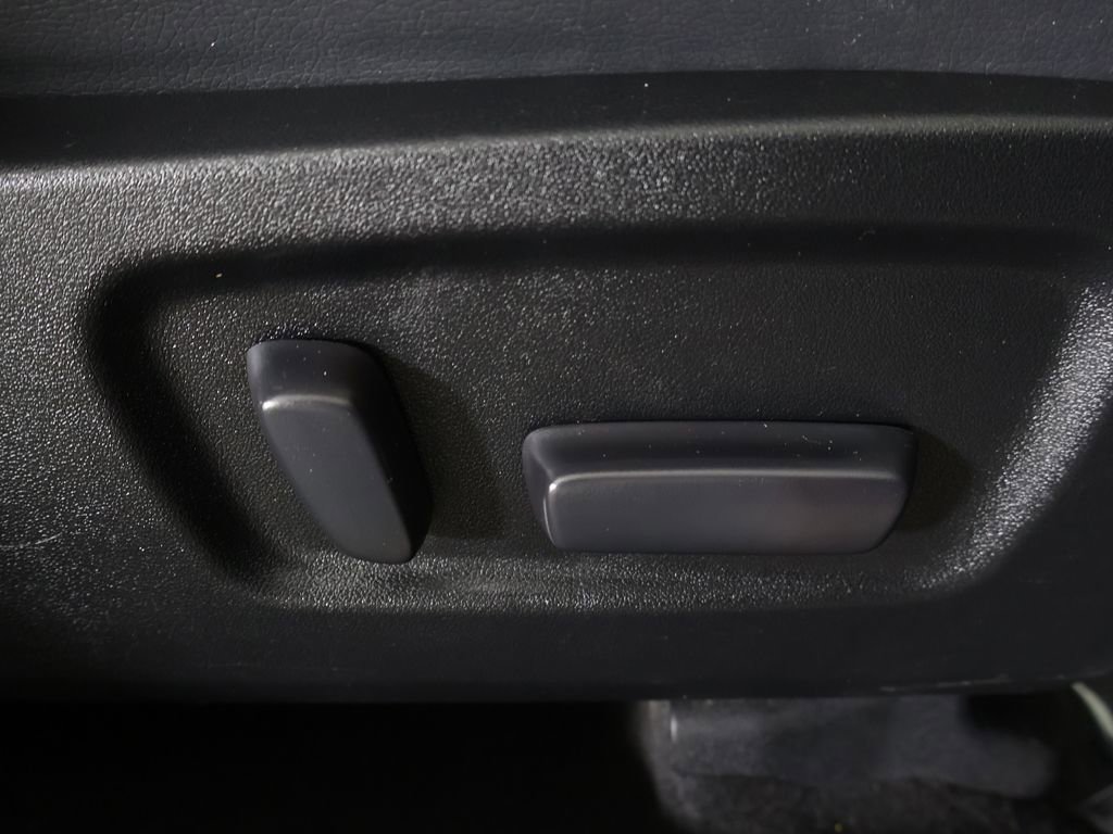 Used 2019 Toyota Highlander XLE AWD/4WD image 36