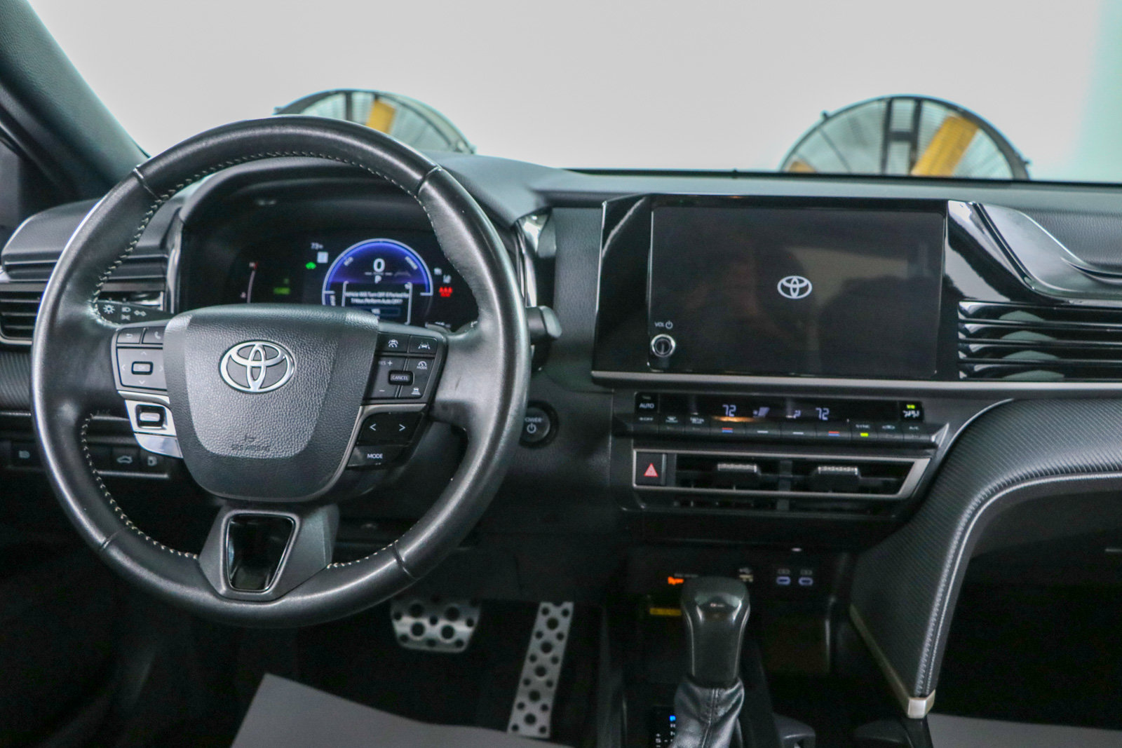 Used 2025 Toyota Camry SE FWD image 17