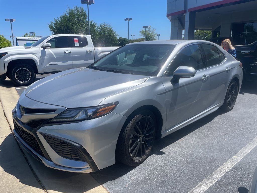 Used 2024 Toyota Camry XSE FWD image 2