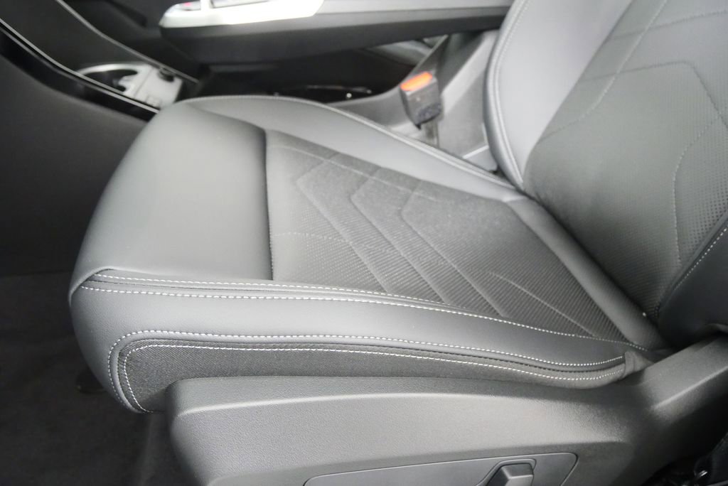 Used 2026 BMW X1 xDrive28i image 9