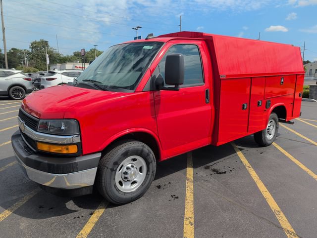 New 2026 Chevrolet Express 3500 w/ Power Convenience Package RWD video 2