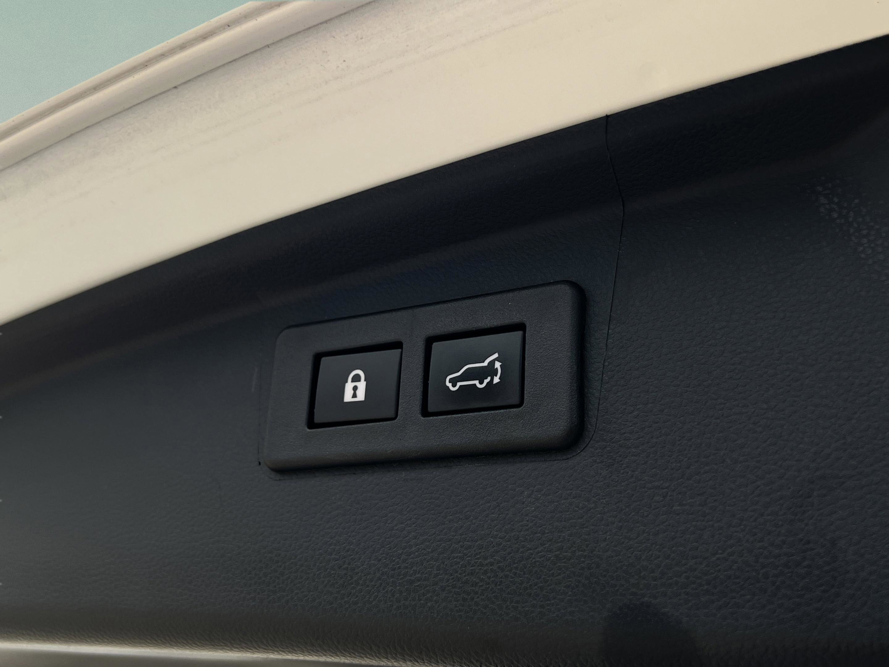 Used 2022 Subaru Outback Touring w/ Tech Package 2 image 18