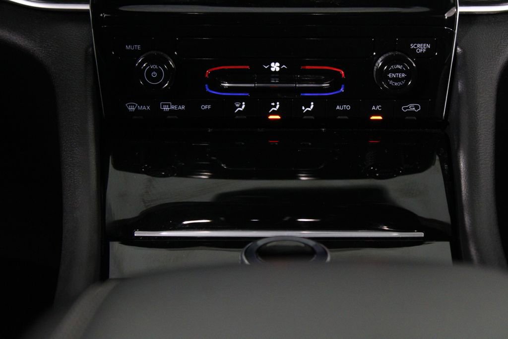 Used 2025 Jeep Grand Cherokee Laredo image 21