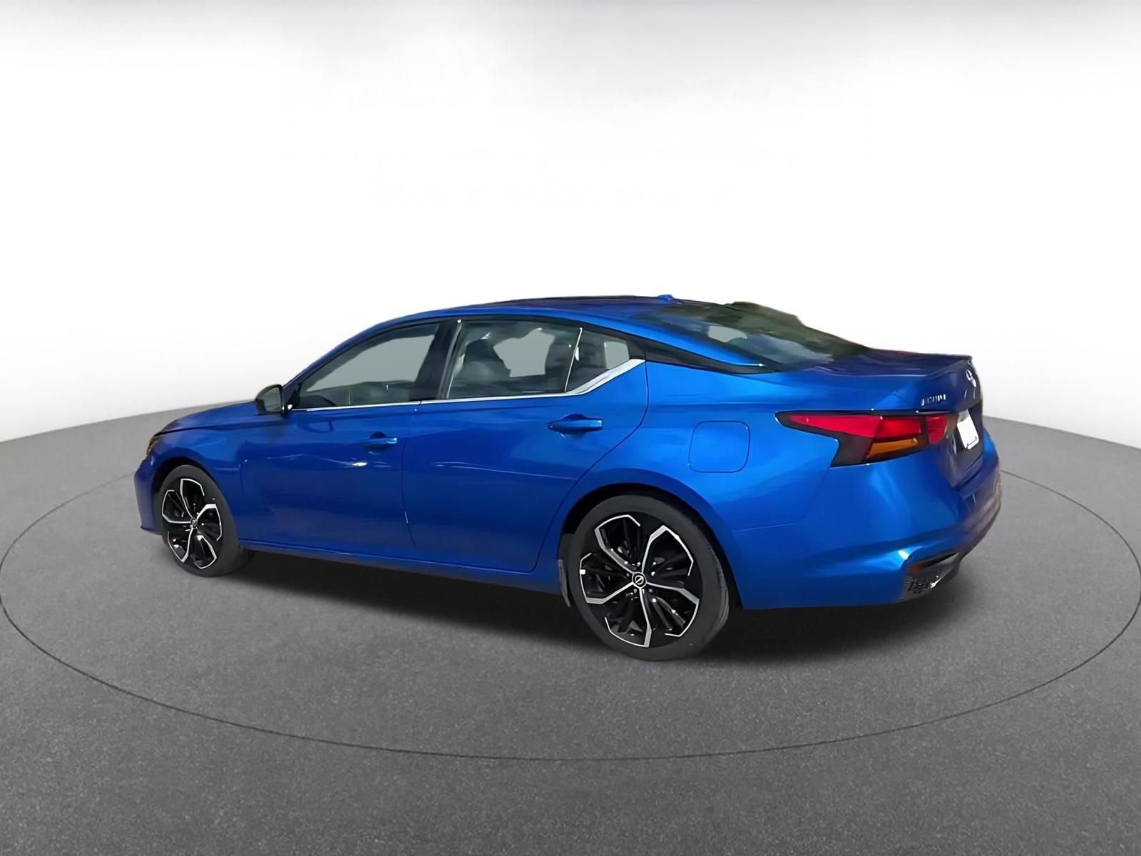 Used 2025 Nissan Altima 2.5 SR image 10