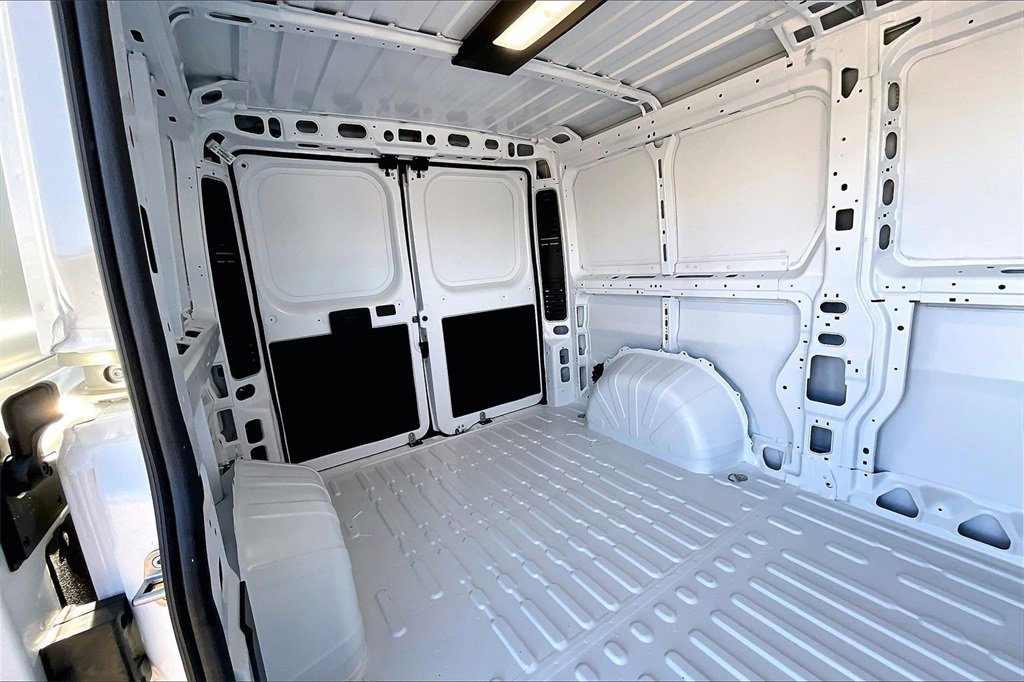 Used 2024 RAM ProMaster 2500 w/ Convenience Group image 25