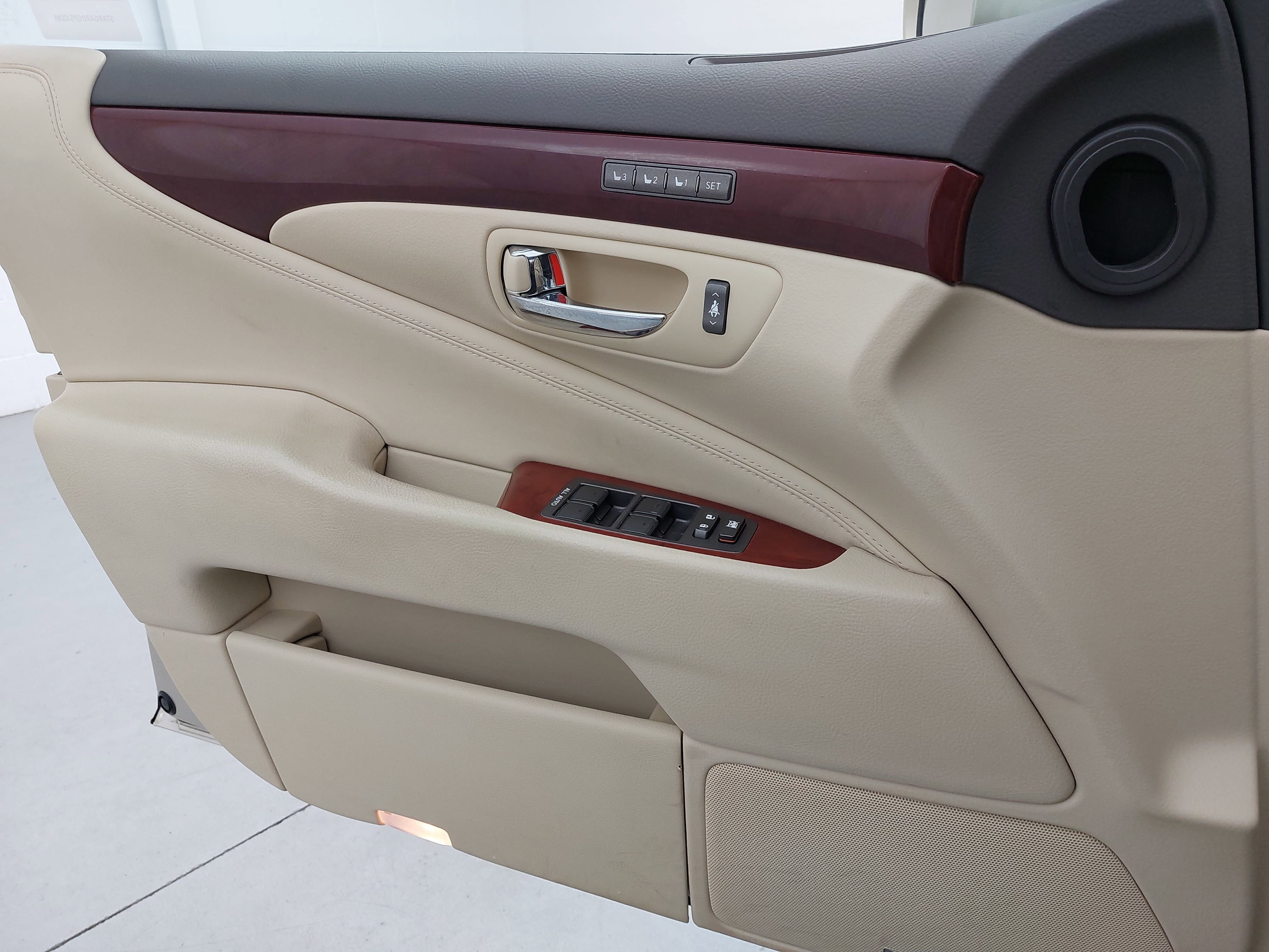 Used 2011 Lexus LS 460 w/ Luxury Value Edition RWD image 27