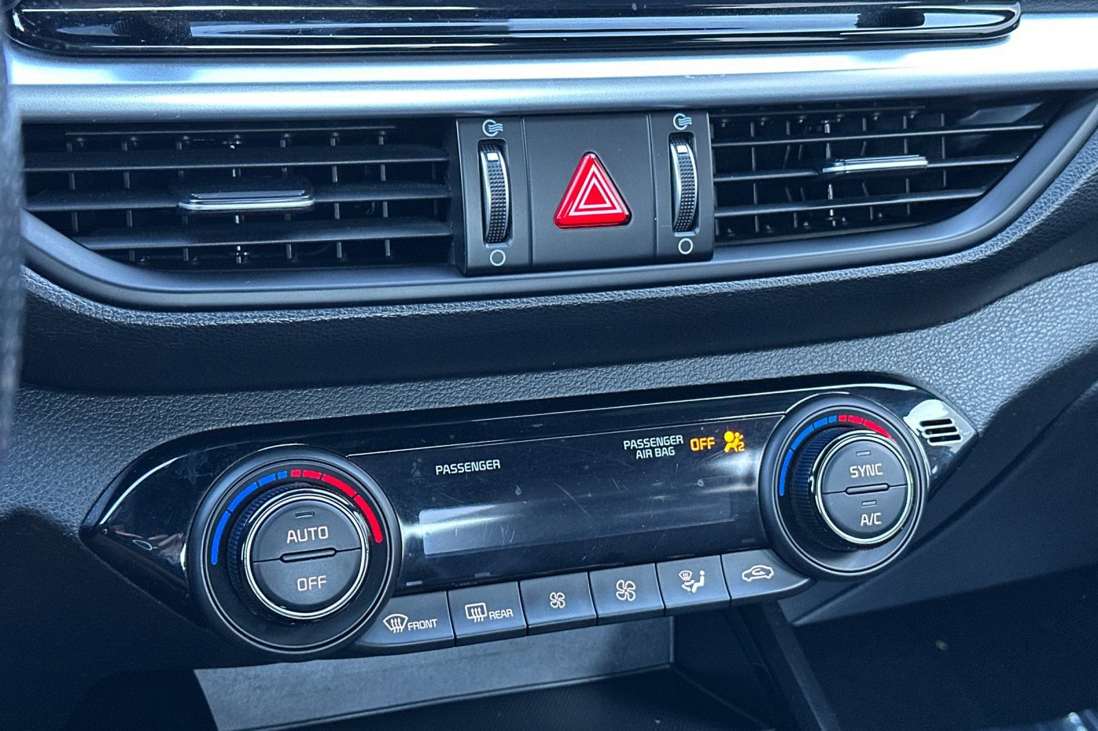 Used 2023 Kia Forte GT-Line w/ GT-Line Technology Package image 17